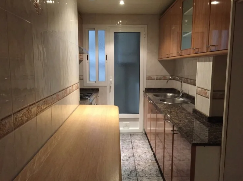 Cocina desengrasada después del trabajo profesional